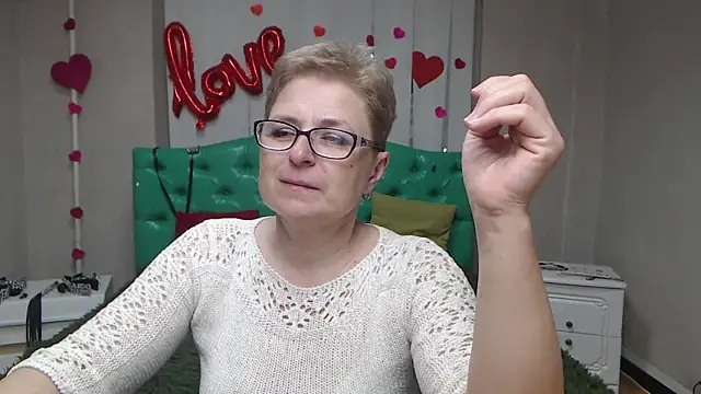 EmiliaGree's Live XXX Chat