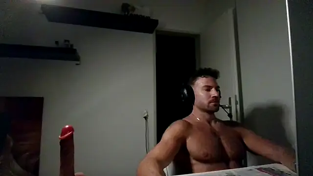 alpha-hunk: διαδικτυακό σόου στην κάμερα