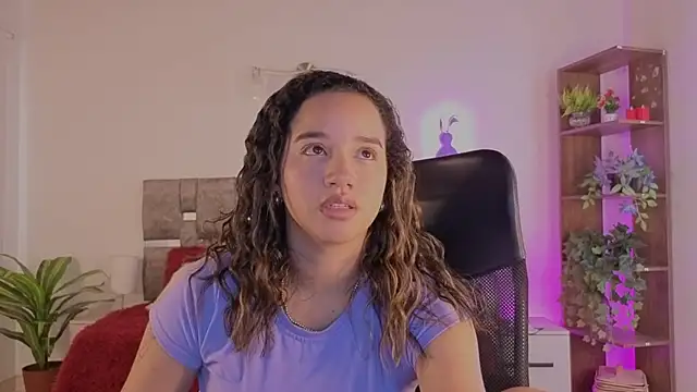 emilyrouxe's Live XXX Chat