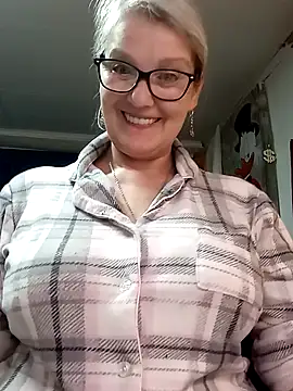 Chat +18 de irinamaux ao vivo