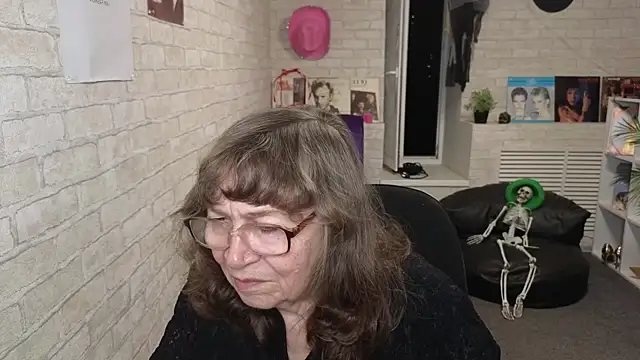 Betty_Brick: онлайн-секс-чат