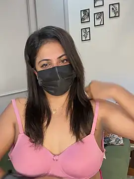 Kavya_hotieeeee: διαδικτυακό σόου στην κάμερα