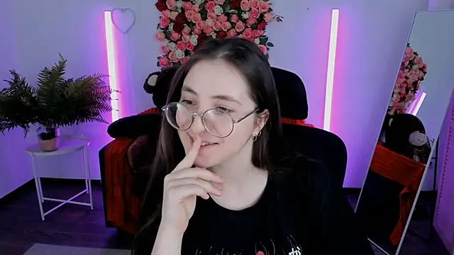 VirtuallVoyant's Live XXX Chat