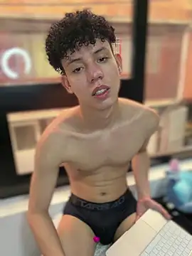 yoursexyjose Adlı Modelin Canlı XXX Sohbeti