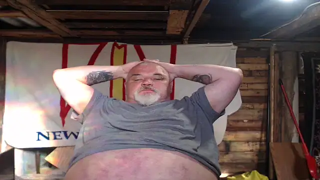 Newfiesausage1972 Show Webcam