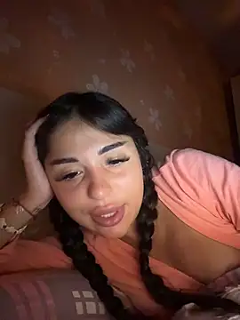 SilkyMira's Live XXX Chat