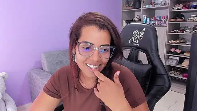 boomsar01's Live XXX Chat