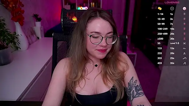 RemyCute Adlı Modelin Canlı XXX Sohbeti