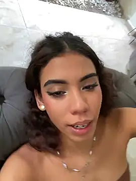Živý XXX chat BellaHarpeer