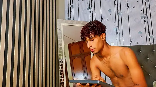 Alex_Bloom élő XXX-chatje