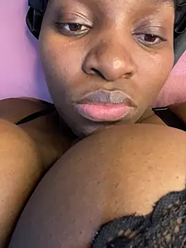 Blackpinkylips2025's Live Chat Room