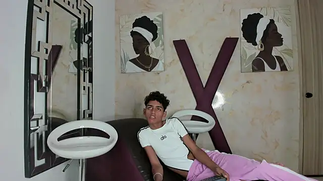 COUPLES_BOYS Adlı Modelin Web Kamerası Şovu