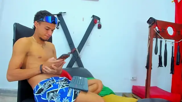 Онлайн чат XXX friends_lust_latin