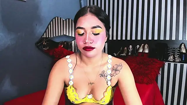 MiaWolton Adlı Modelin Canlı XXX Sohbeti