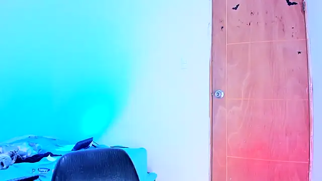 Emily_Coper18のライブXXXチャット