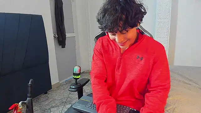 latin_beast4 Adlı Modelin Canlı XXX Sohbeti