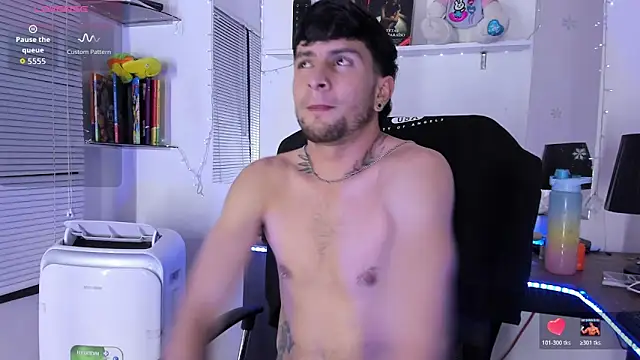 StefanoBigCock Webcam Show