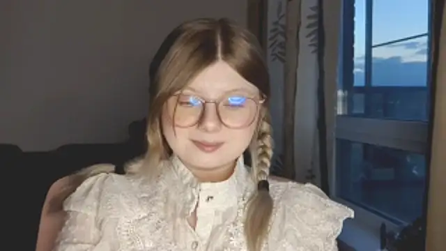 YukiBlush Adlı Modelin Canlı XXX Sohbeti