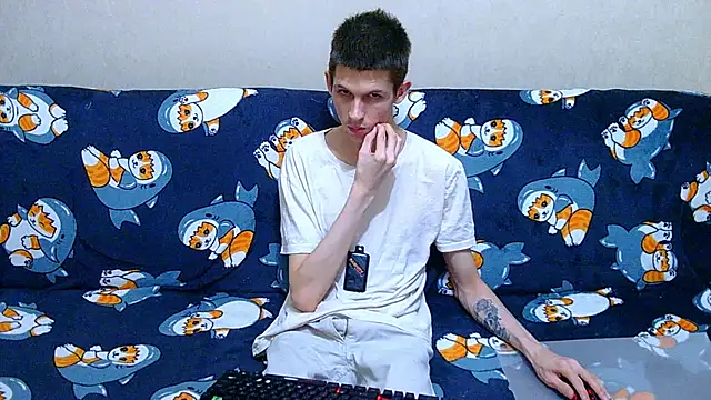 Lester_Broo Show in webcam