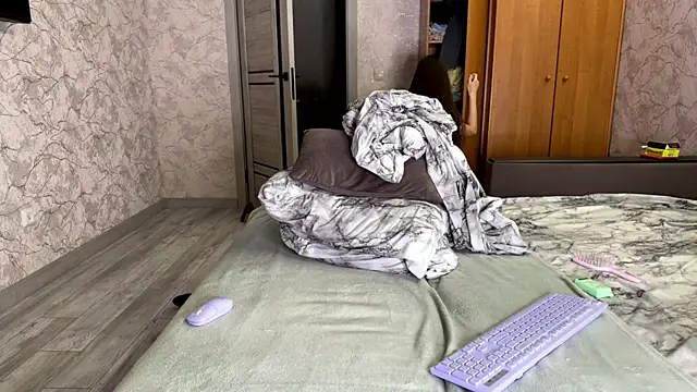 yourselenasn Live XXX chat