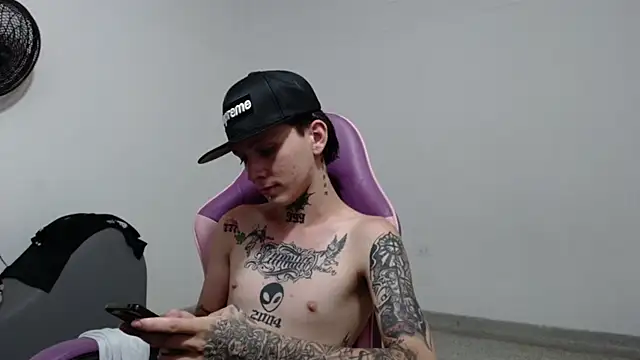 StraightBoy_Nickn Webbikameraesitys
