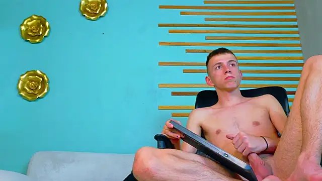Thiiago_twink Show in webcam