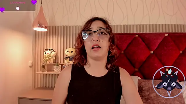 Kiri_Velvet Adlı Modelin Canlı XXX Sohbeti