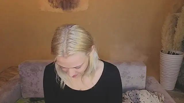 KaraLiin Chat XXX live