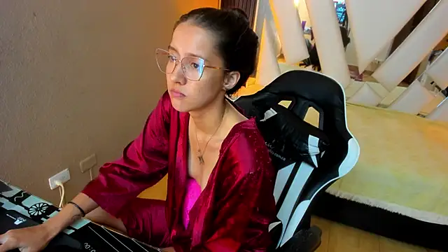 Linda4Petite Chat XXX in diretta