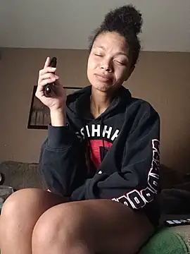 Trashy33 Show in webcam