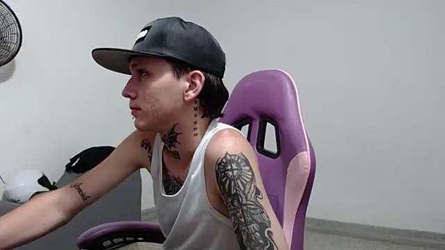 StraightBoy_Nickn Webbikameraesitys