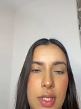 EmilySearssのライブXXXチャット