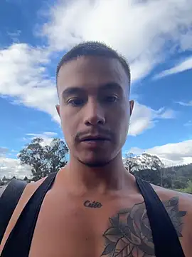 Chat +18 de DominickVegas ao vivo