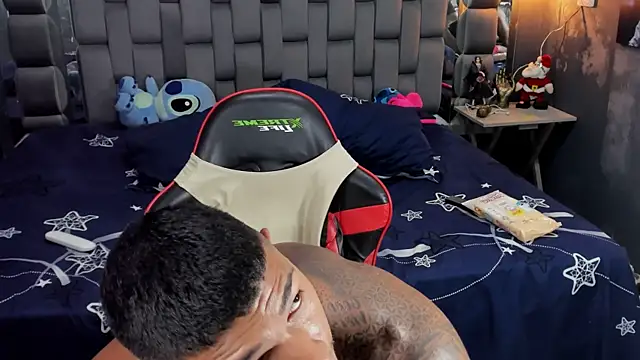 JackMclain Show in webcam
