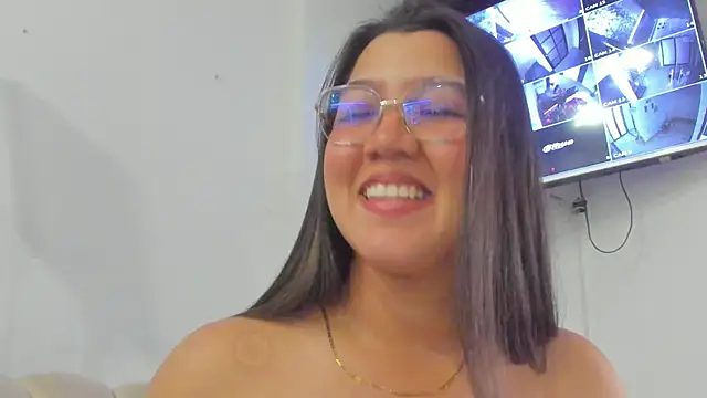 Chloe_Thomsoon_ Show Webcam