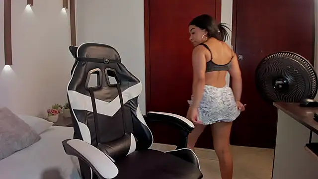 carla_smellie's Live XXX Chat