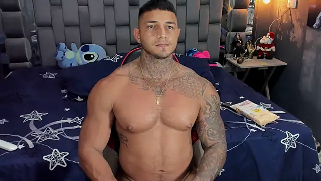 Show modela JackMclain na web-kameri