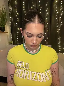 Chat +18 de LoraShines ao vivo