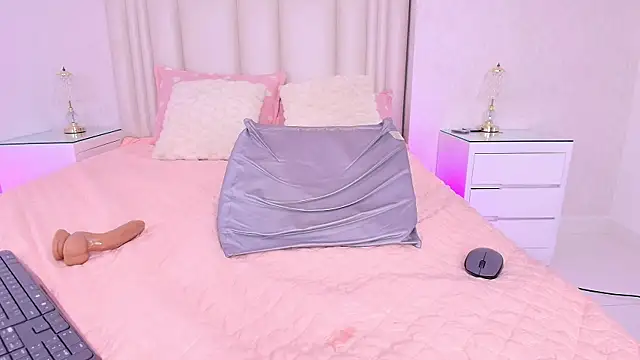 alanarose18 Adlı Modelin Canlı XXX Sohbeti