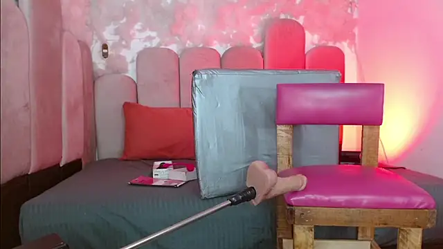 puca_ebony Webcam show