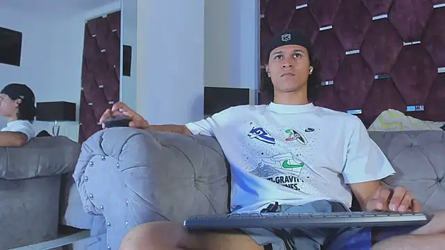 TonyBenedetti Adlı Modelin Web Kamerası Şovu