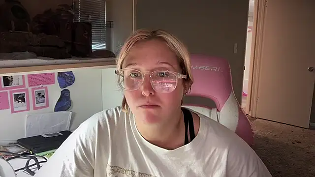 MUSCLEMOMMY1365's Webcam Show