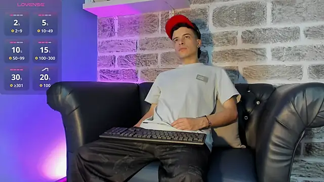Show modela kevinn_bluee na web-kameri