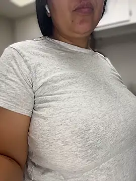 latina_curvy22's Live XXX Chat