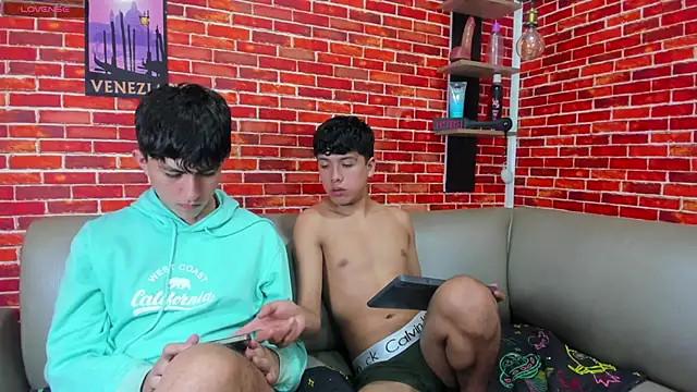 Hoot_boyss_ Live XXX-Chat