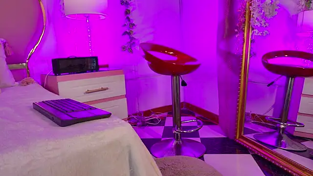 AriaCush live XXX chat