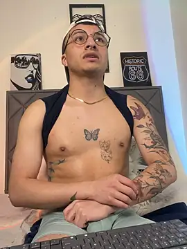 Dereck_Klain Show in webcam