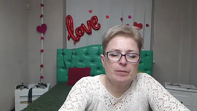 EmiliaGree: онлайн-секс-чат