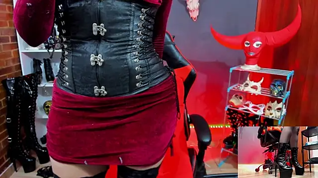 Yelena_LatexMaiden's Live XXX Chat