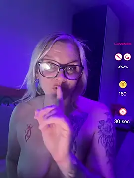 Онлайн чат XXX Curvy-Cleo
